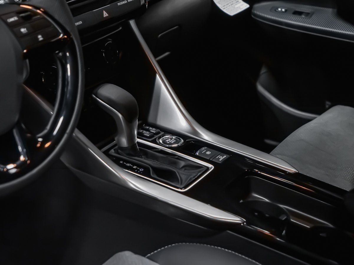 2026 Mitsubishi ECLIPSE CROSS NOIR White Montreal - photo #11