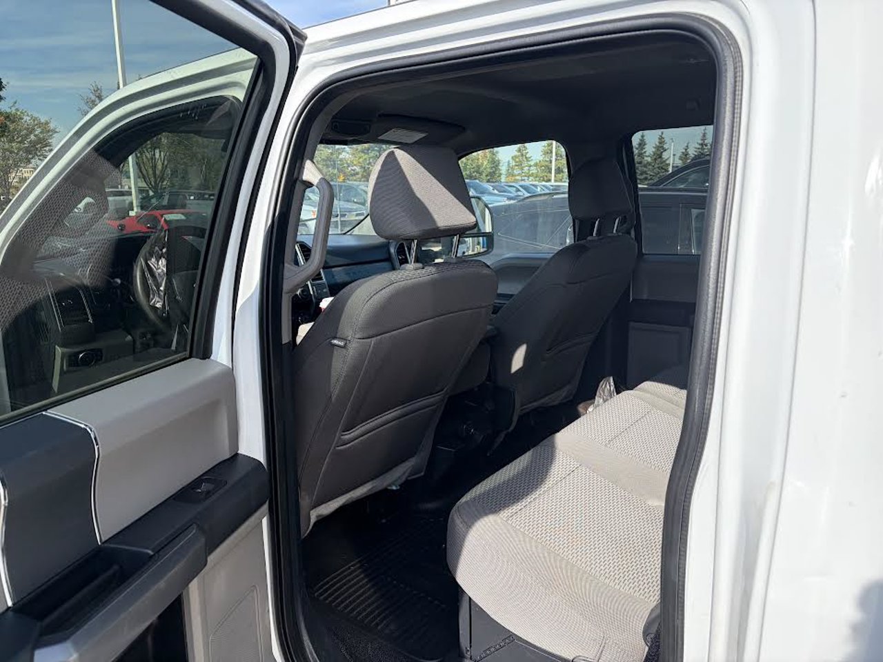 2022 Ford Super Duty F-250 SRW XLT 4WD Crew Cab 6.75' Box White Sherwood Park - photo #5