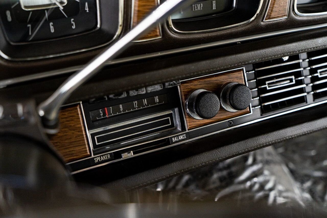 Lincoln Continental Only 687 miles from new. Unrestored example **PRICE IN USD** 1969 Or Montréal - photo #56