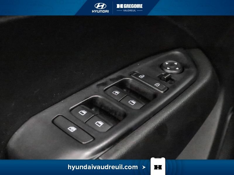 2025 Hyundai Venue Blue Blainville - photo #16