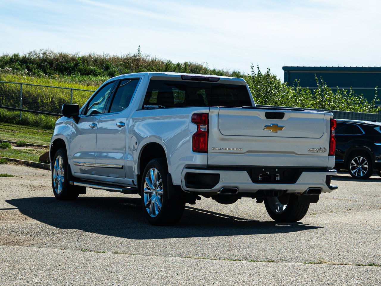 2024 Chevrolet Silverado 1500 4WD Crew Cab 147 High Country White Sherwood Park - photo #11
