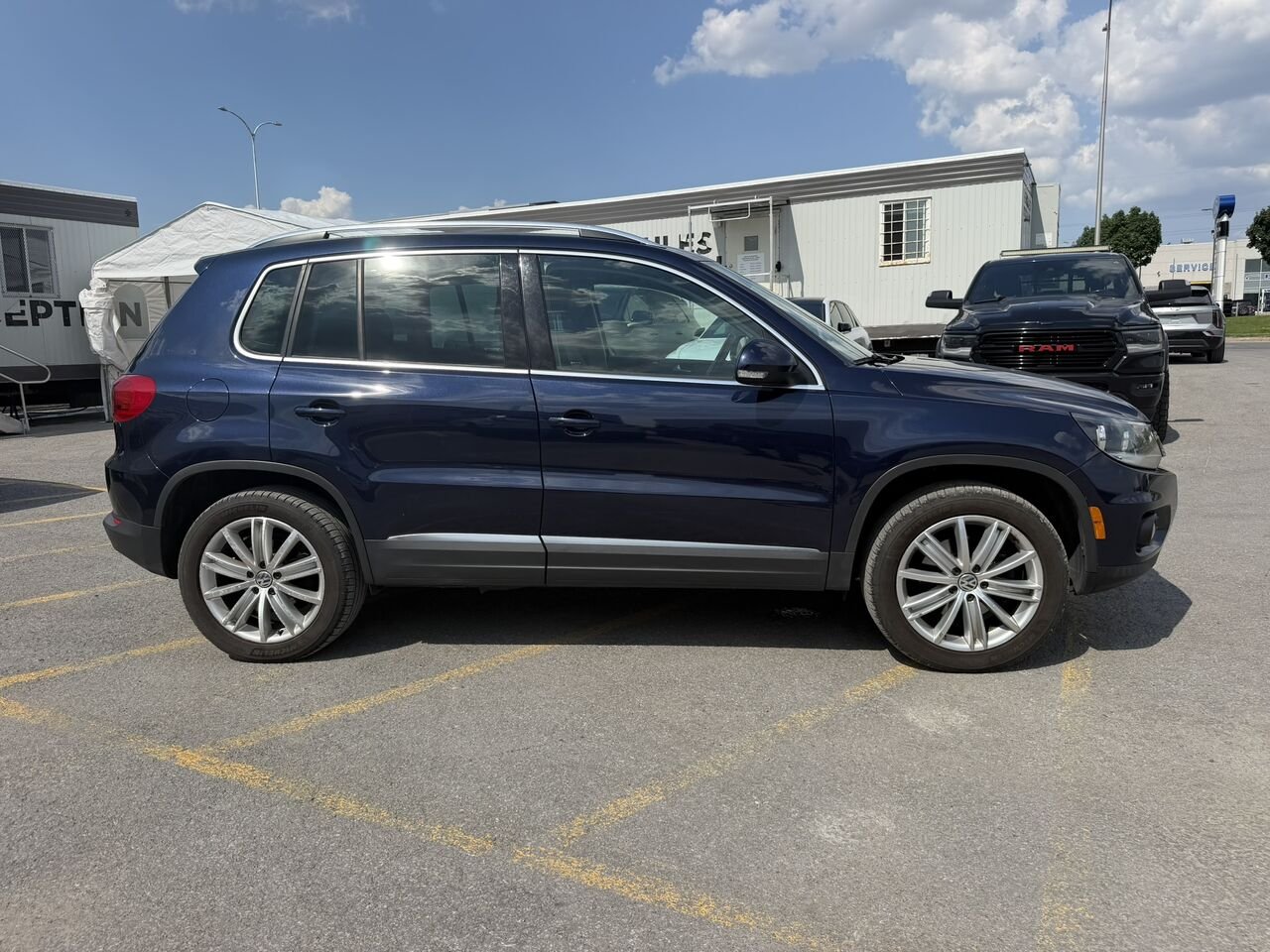 2017 Volkswagen Tiguan Comfortline 4MOTION Blue Laval - photo #9