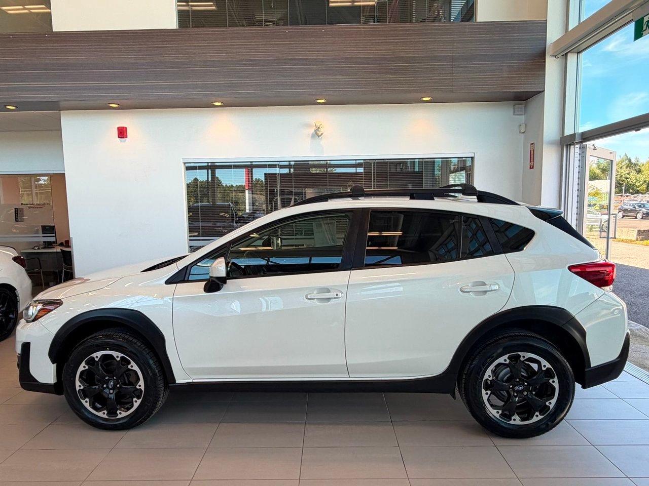 2022 Subaru Crosstrek White Notre-Dame-des-Prairies - photo #3