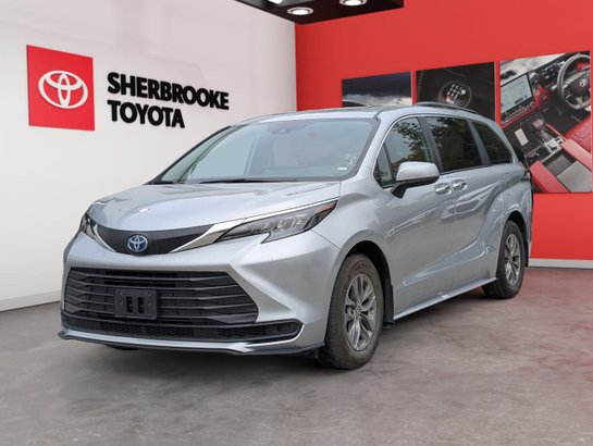 2025 Toyota Sienna XLE/SIÈGES CHAUFFANTS/TOIT OUVRANT/VOLANT CHAUFFANT/AC BIZONE/SIÈGES EN CUIR Grey