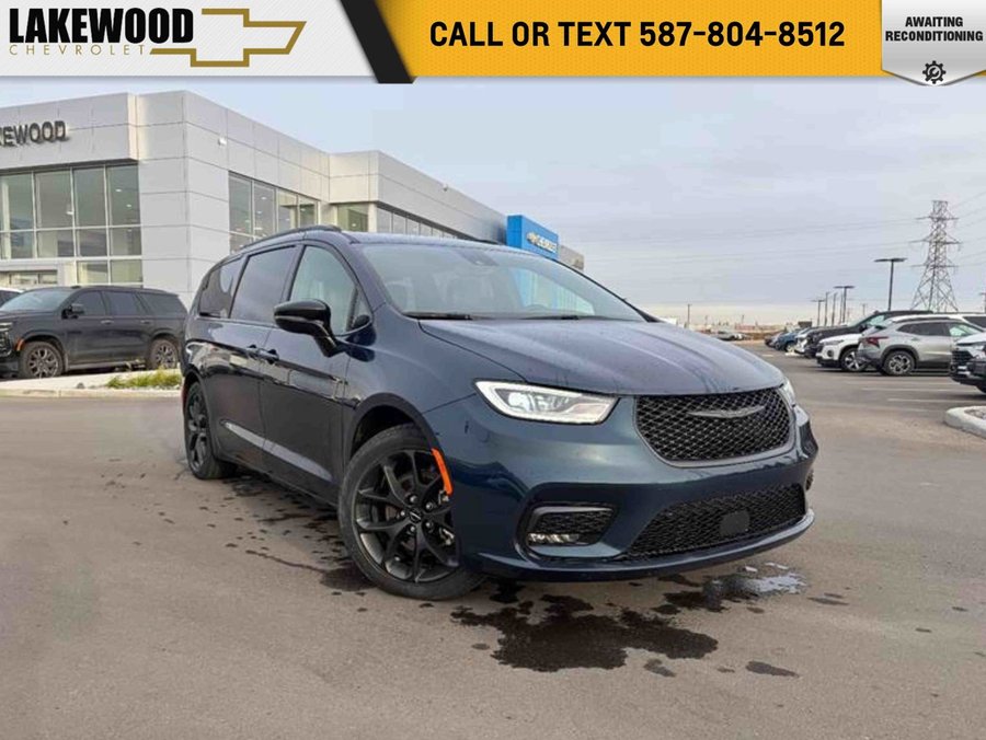 2025 Chrysler Pacifica Limited 3.6L 7 Passenger | Panoramic Sunroof Blue
