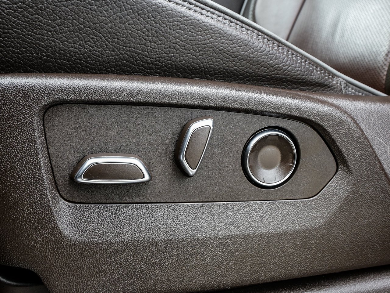 2024 GMC Sierra 1500 4WD Crew Cab 147 Denali White Sherwood Park - photo #17