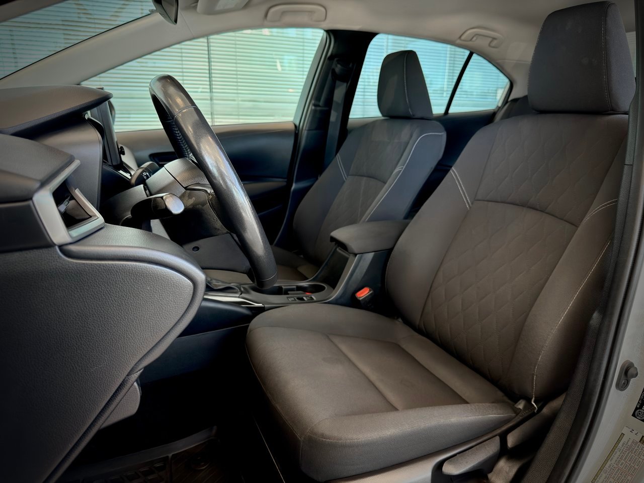 2023 Toyota Corolla LE White Notre-Dame-des-Prairies - photo #18