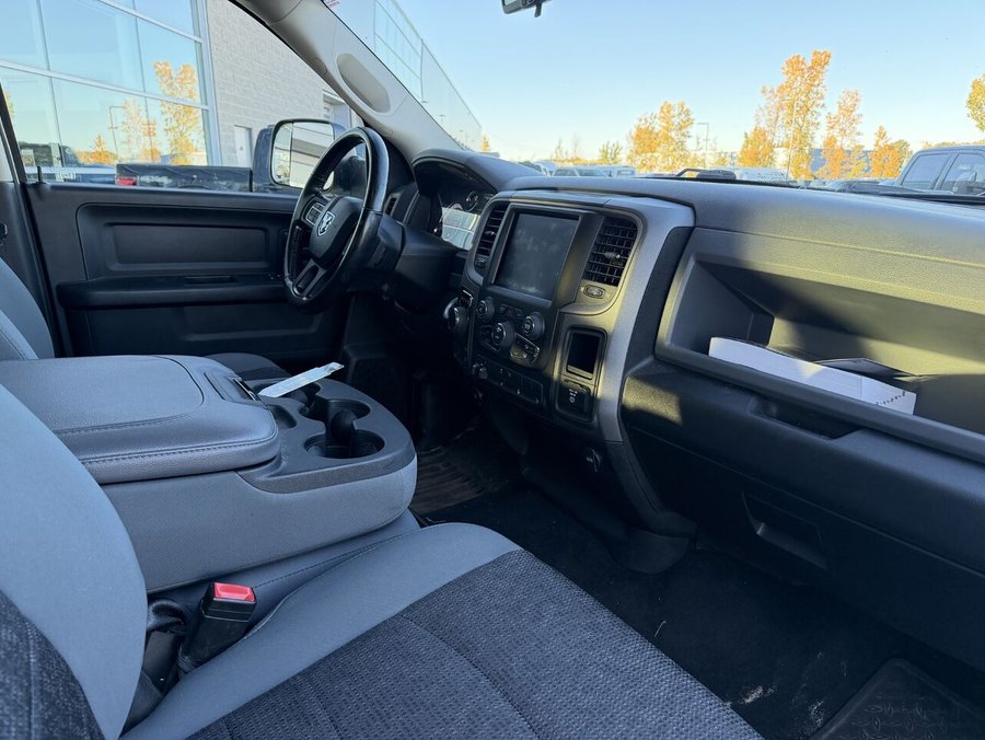 Ram 1500 Classic Express 5.7L ** ÉDITION NUIT ** GROS MIRROIRS ** GROUPE COMMODITÉ ** 5 pi 7 po 2020 Noir