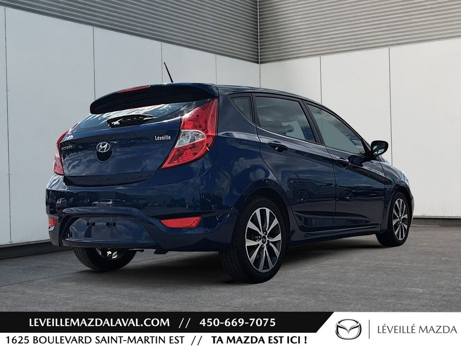 2017 Hyundai Accent SE 5 portes à hayon à transmission automatique Blue