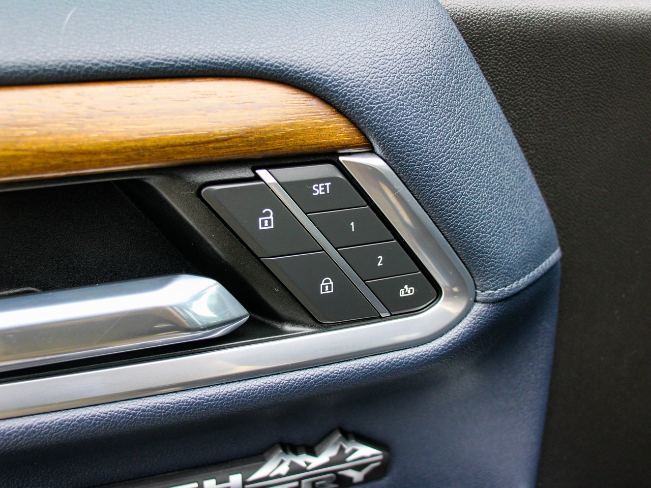 2022 Chevrolet Silverado 1500 4WD Crew Cab 147 High Country Blue Sherwood Park - photo #15