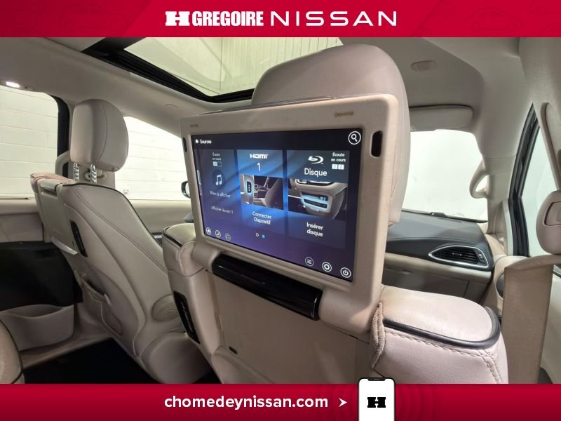 Chrysler Pacifica 2017 Noir Saint-Eustache - photo #22