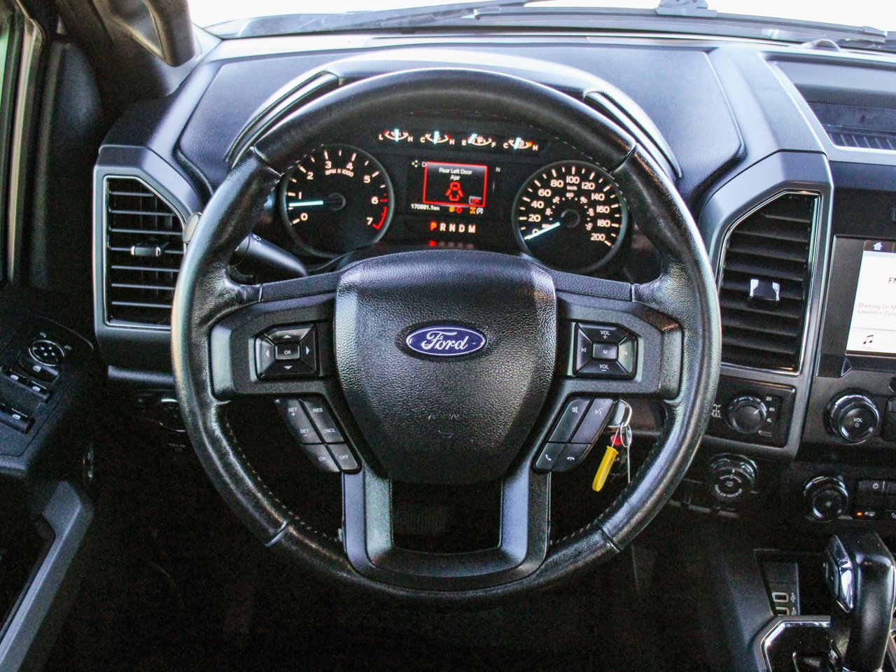 2019 Ford F-150 XLT 4WD SuperCrew 5.5' Box White Sherwood Park - photo #17