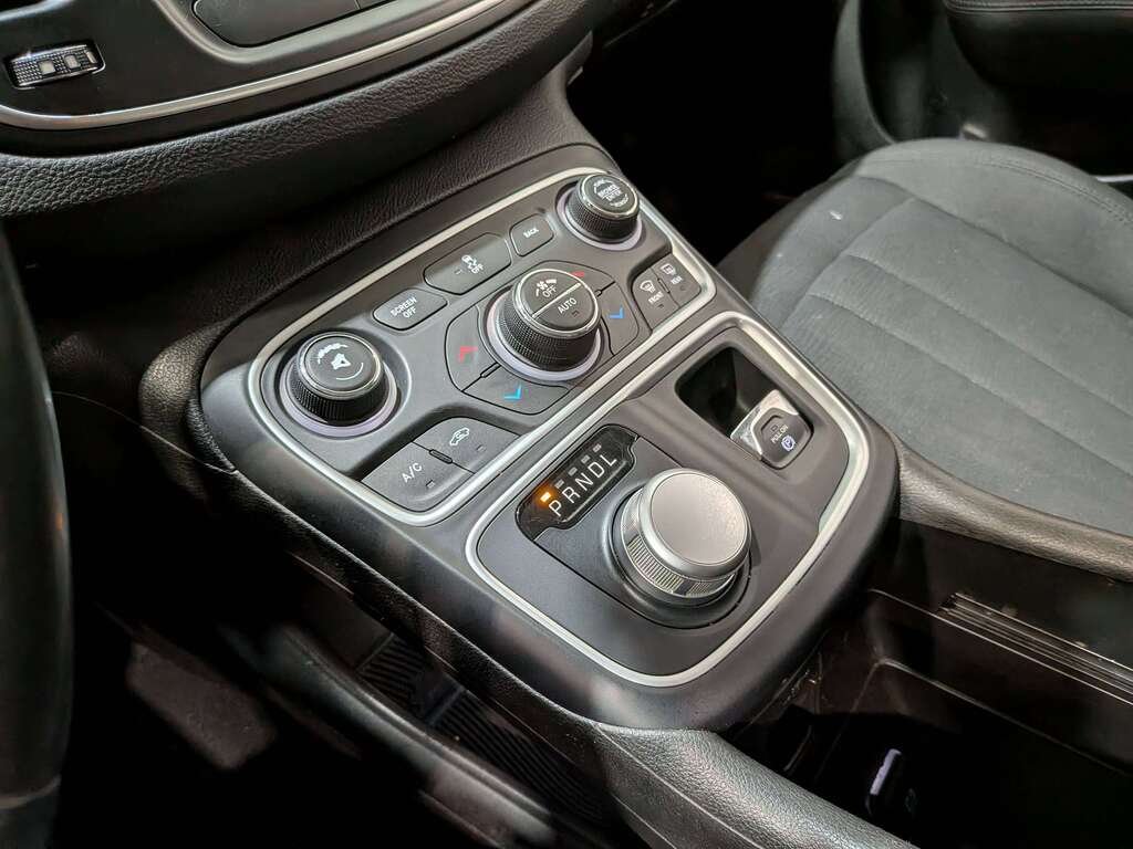 Chrysler 200 4dr Sdn Limited FWD 2016 Bleu Val-David - photo #27