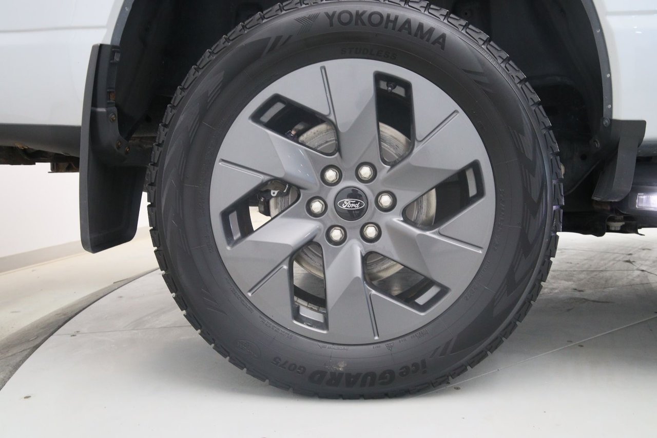 2023 Ford F-150 Lightning Black Baie-Comeau - photo #16