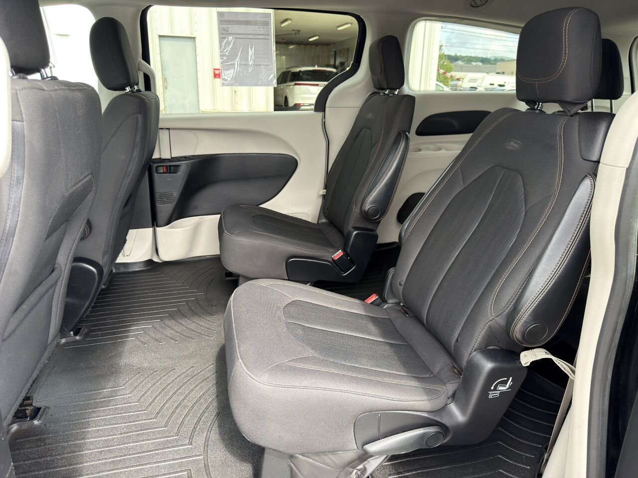 Chrysler Pacifica 2019 Noir Thetford Mines - photo #10