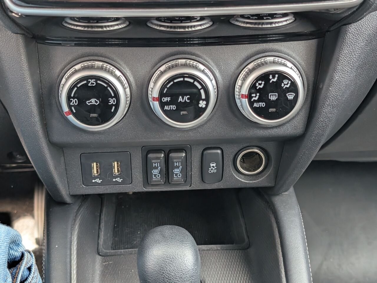 Mitsubishi RVR ES/SIÈGES CHAUFFANTS/AC/CAMÉRA DE RECUL/VITRES ÉLECTRIQUES 2023 Blanc Sherbrooke - photo #10