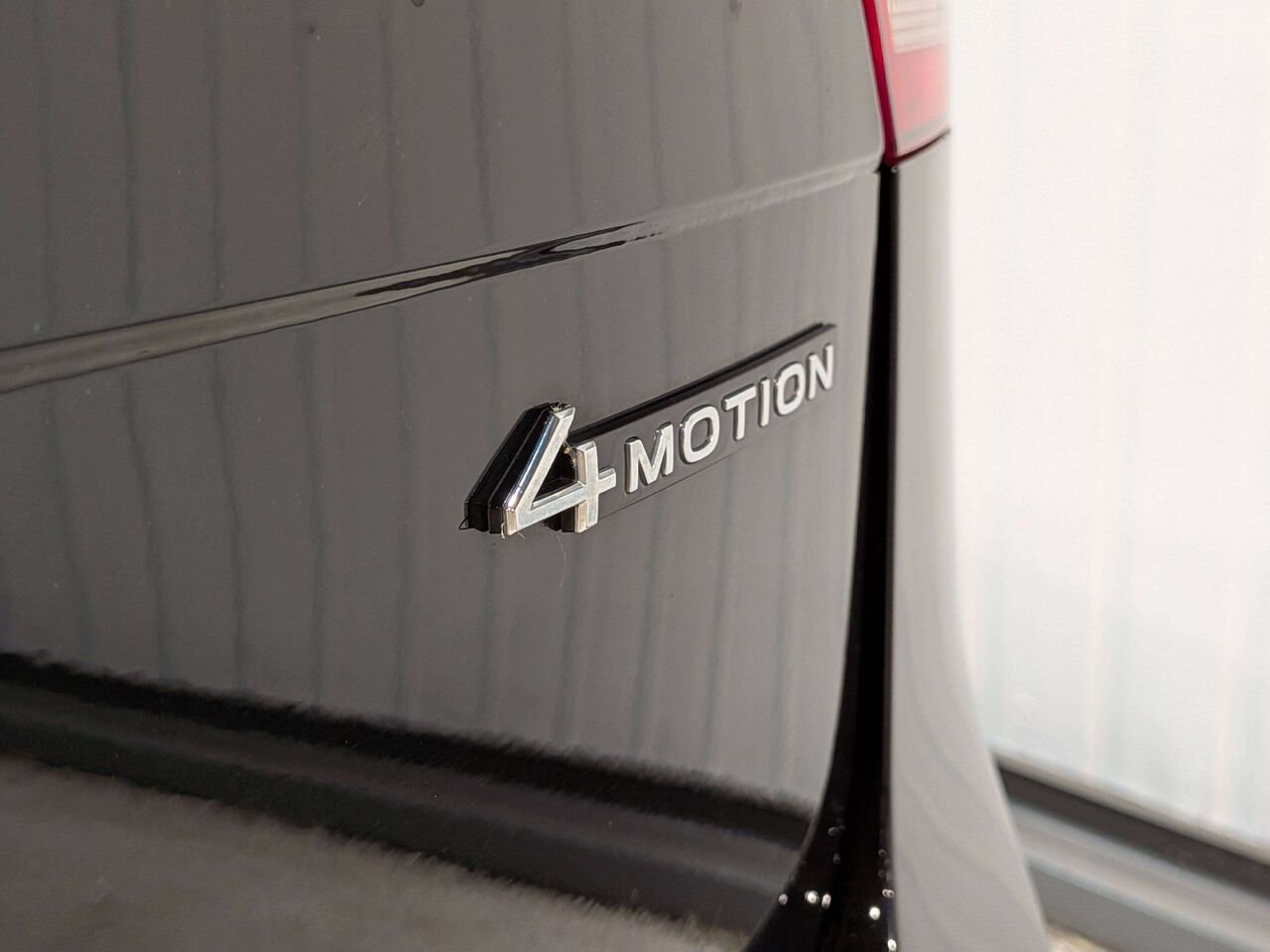 2022 Volkswagen Tiguan Highline R-Line 4MOTION Black Mirabel - photo #39