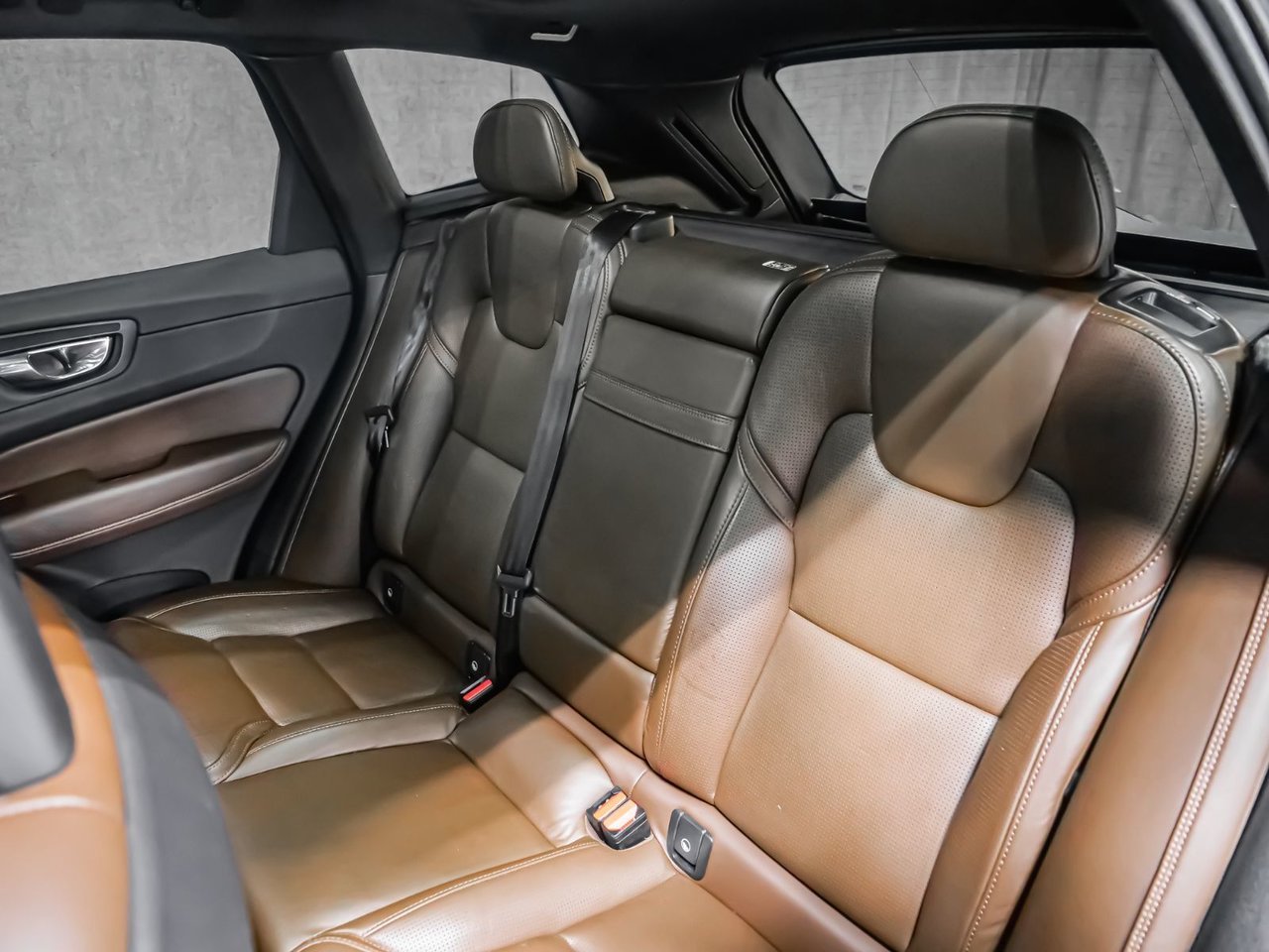 Volvo XC60 T6 INSCRIPTION CLIMATE VISION CONVENIENCE 2018 Gris Montréal - photo #7