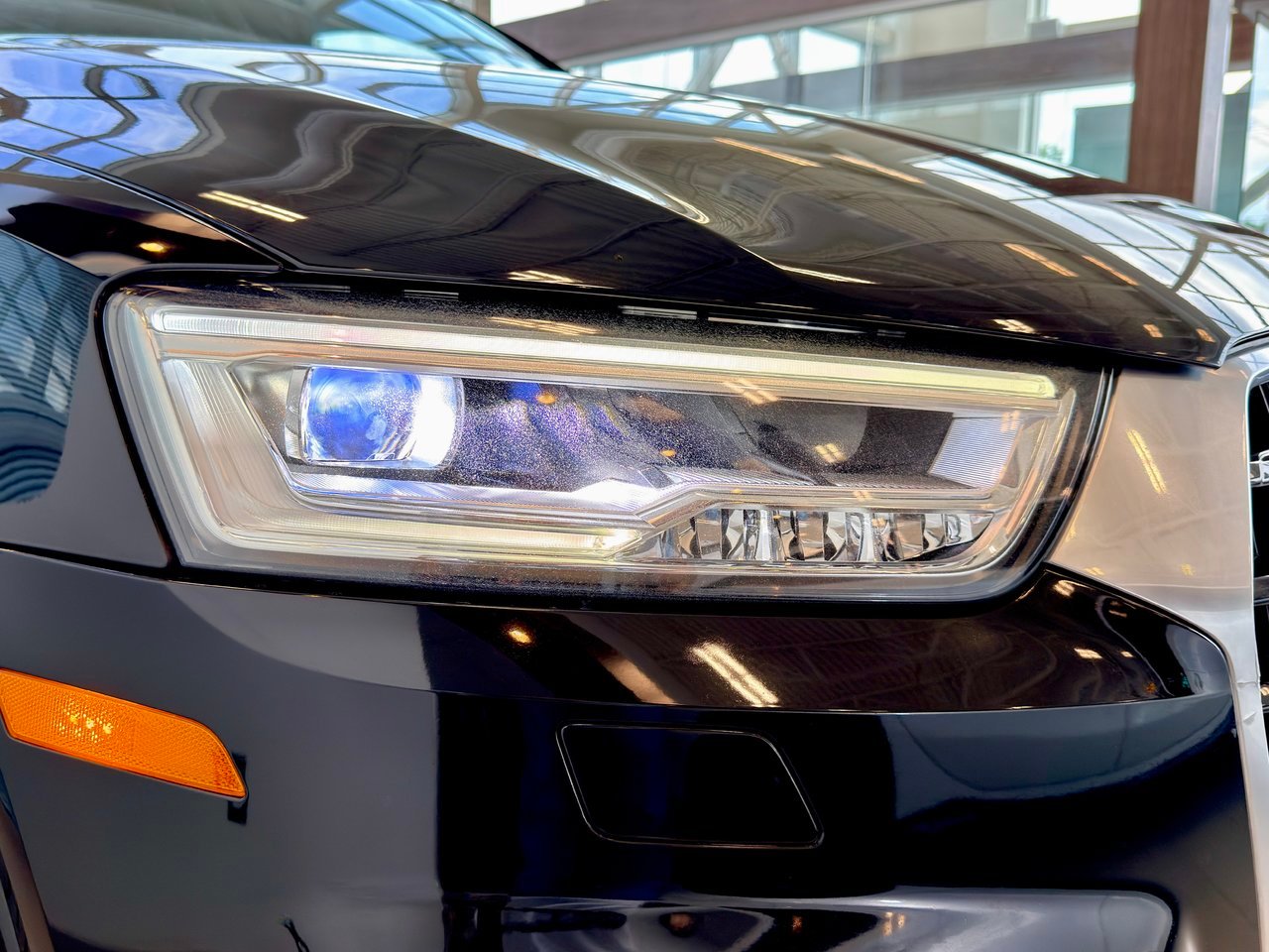 2016 Audi Q3 Black Notre-Dame-des-Prairies - photo #3