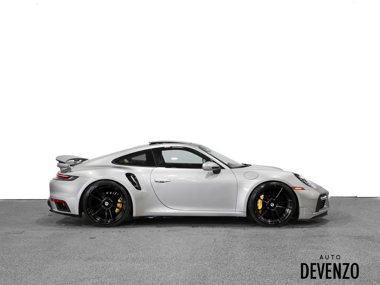 2024 Porsche 911 Silver Saint-Eustache - photo #2