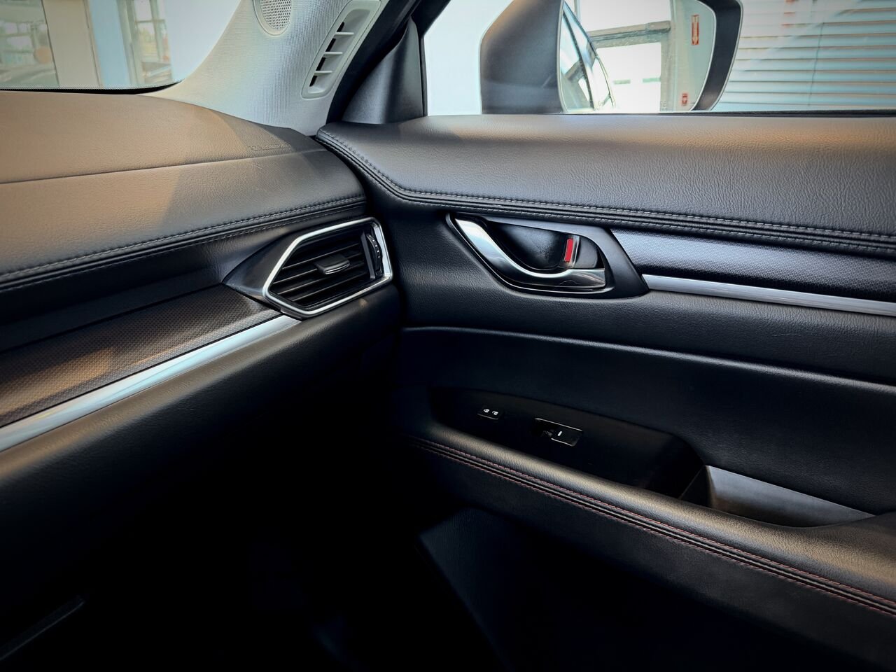 2022 Mazda CX-5 Black Notre-Dame-des-Prairies - photo #30