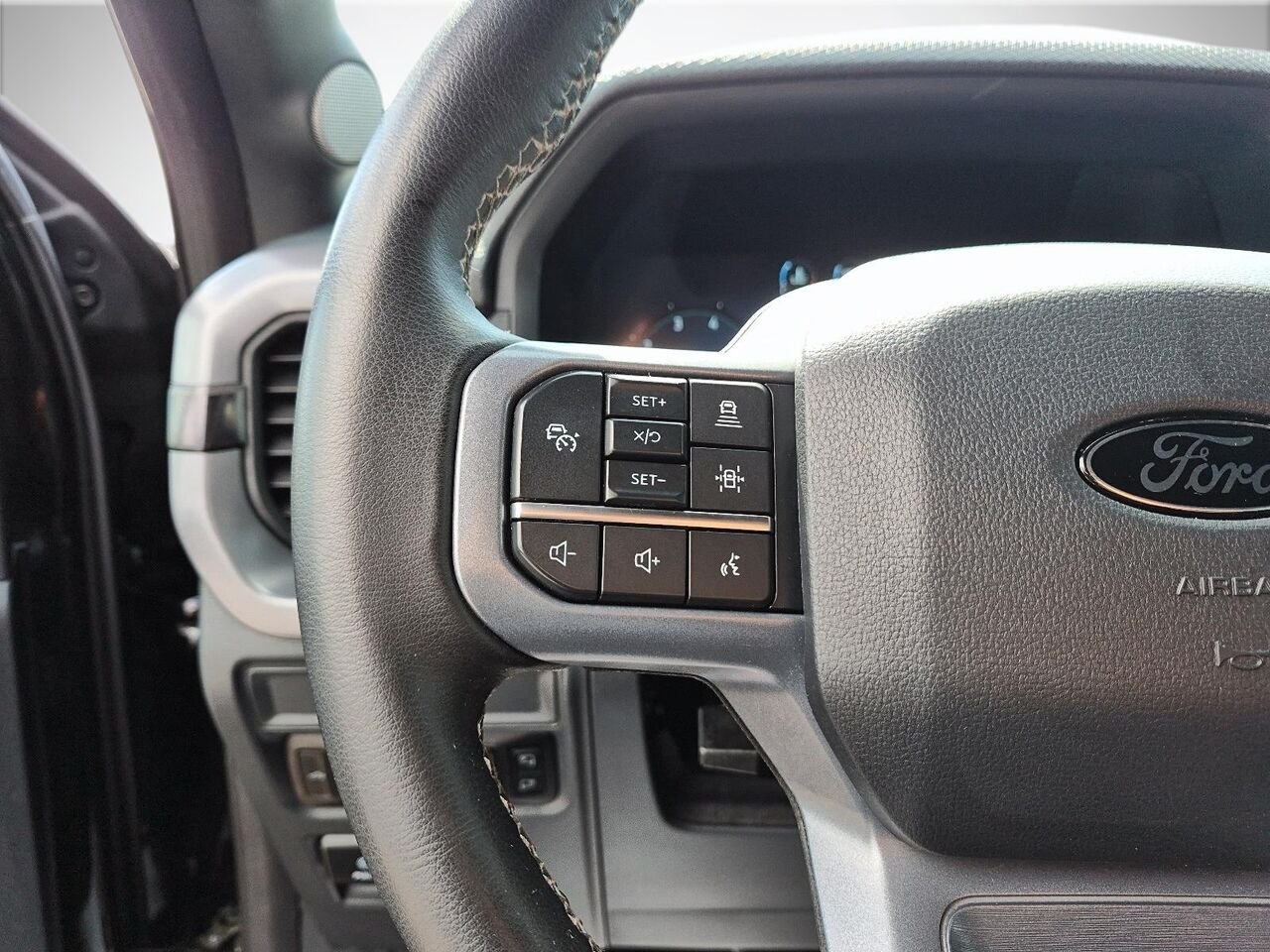 2025 Ford F-150 Black Saint-Jérôme - photo #3