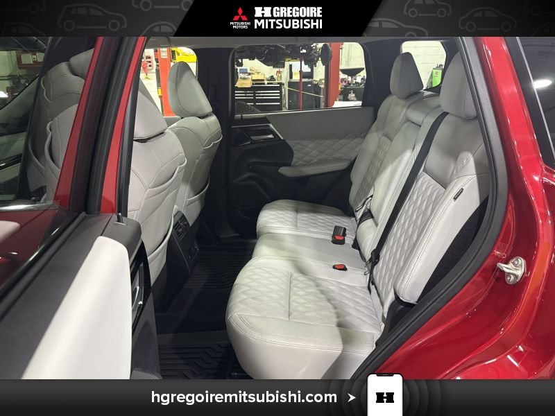 2024 Mitsubishi Outlander Red Laval - photo #29