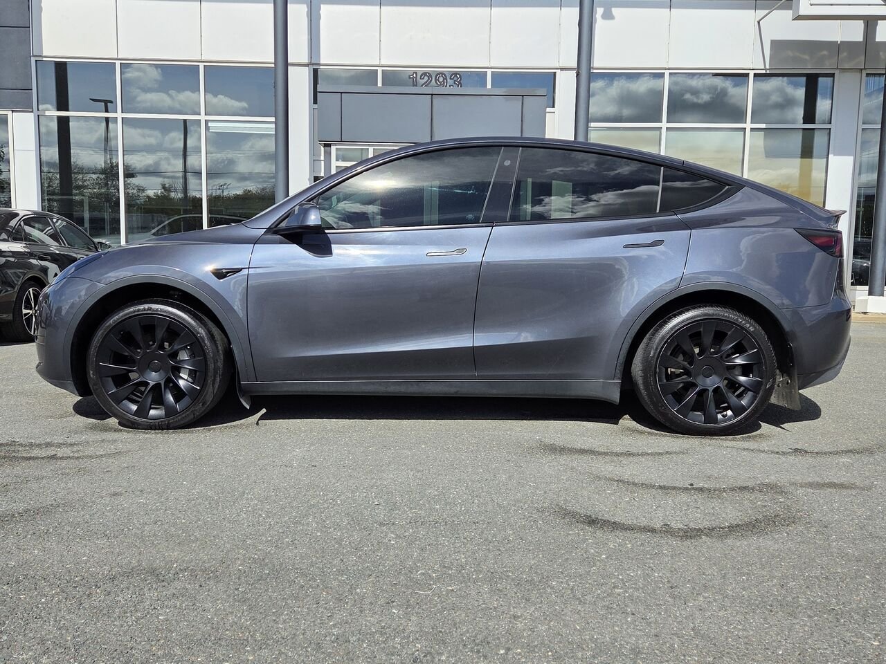 Tesla Model Y 2023 Gris Granby - photo #2