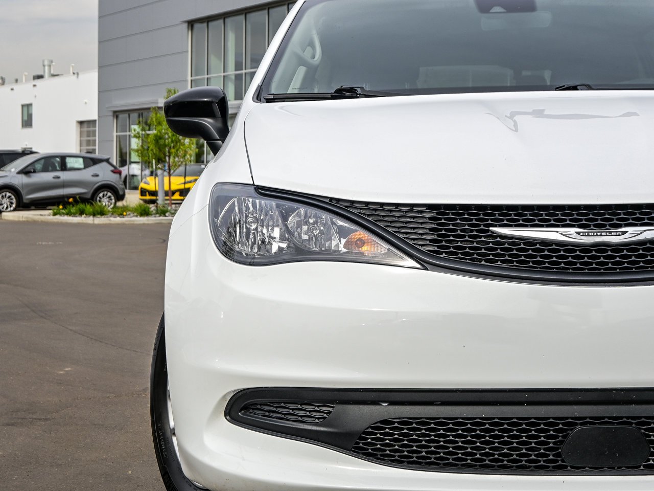2024 Chrysler Grand Caravan SXT 2WD White Sherwood Park - photo #4