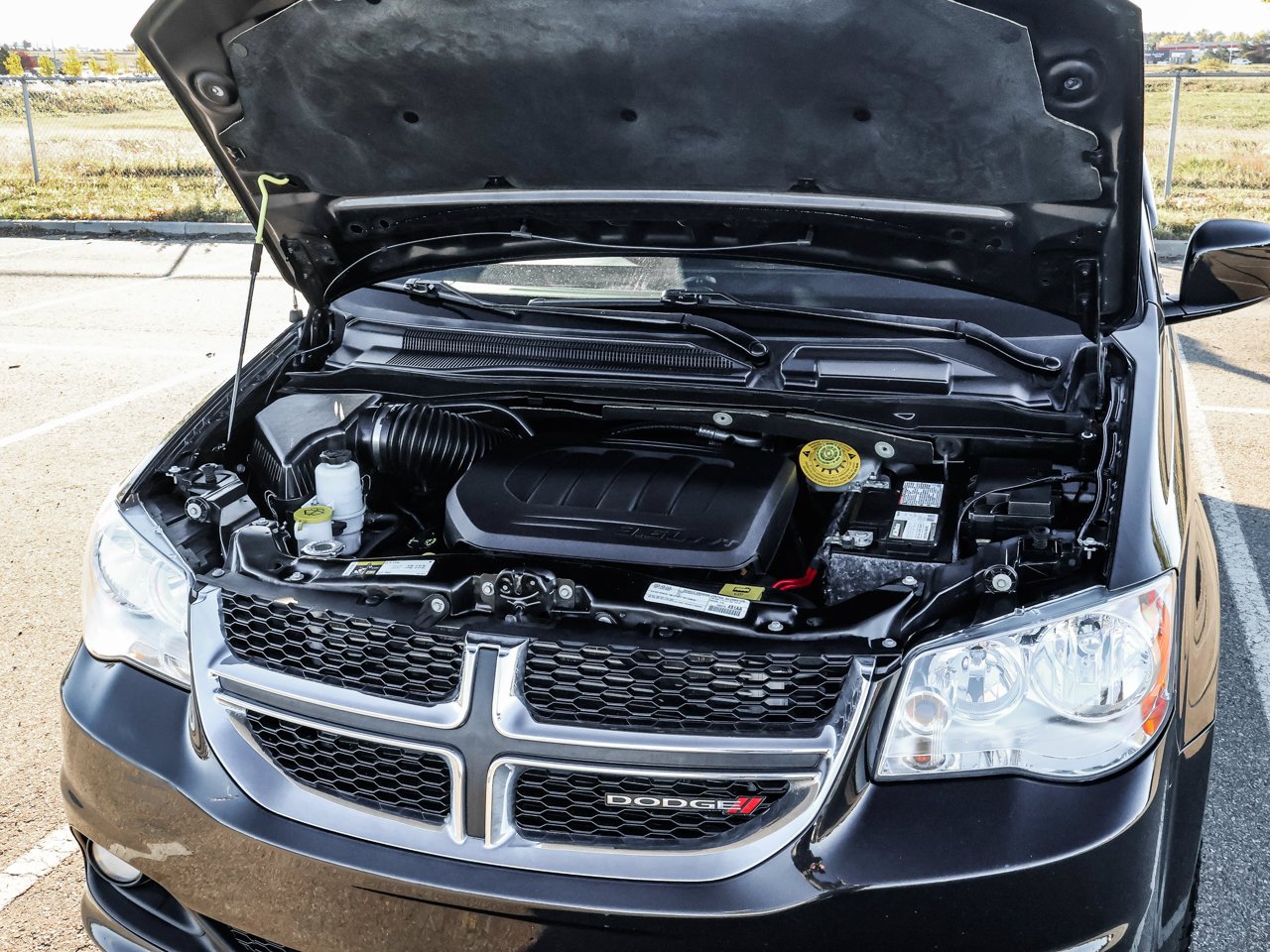 2020 Dodge Grand Caravan Premium Plus 2WD Black Sherwood Park - photo #9
