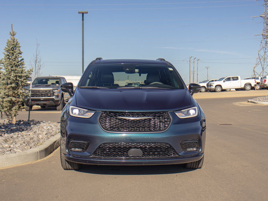 2025 Chrysler Pacifica Limited 3.6L 7 Passenger | Panoramic Sunroof Blue