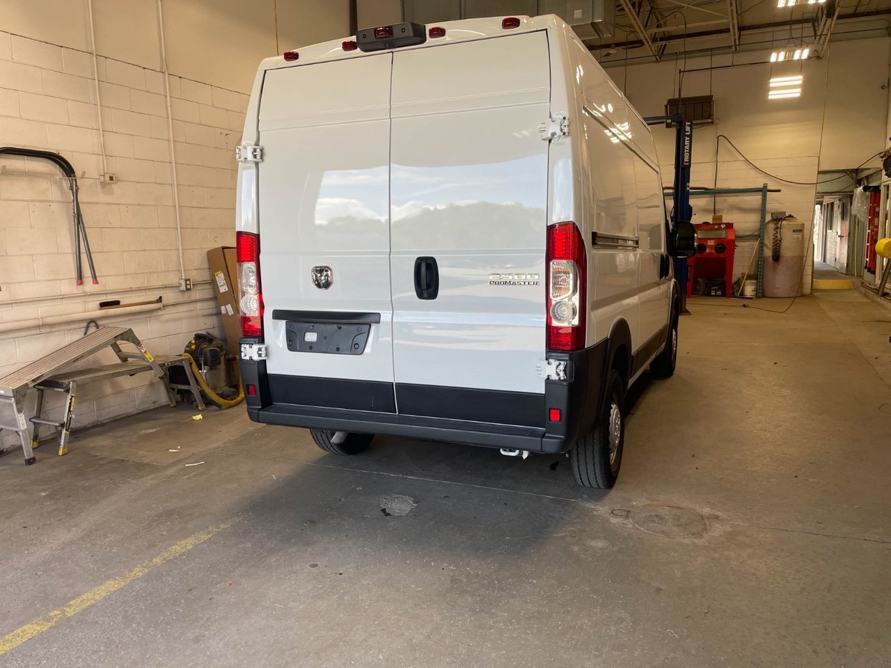 2025 Ram ProMaster Cargo Van TRADESMAN 2500 HIGH ROOF *136 WB* CARPLAY White Saint-Jérôme - photo #7