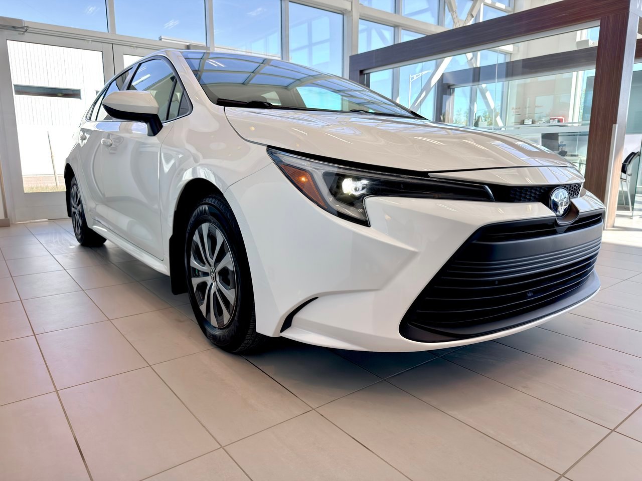 2023 Toyota Corolla LE White Notre-Dame-des-Prairies - photo #7