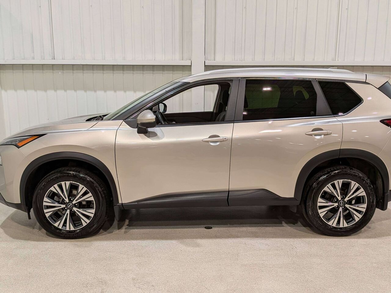 2023 Nissan Rogue AWD SV Moonroof Grey Val-David - photo #4