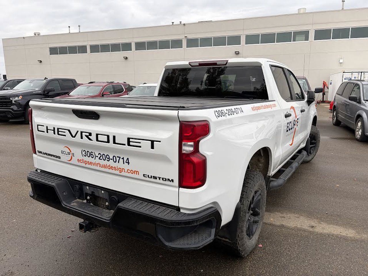 2022 Chevrolet Silverado 1500 LTD 4WD Crew Cab 147 Custom Trail Boss White Sherwood Park - photo #4