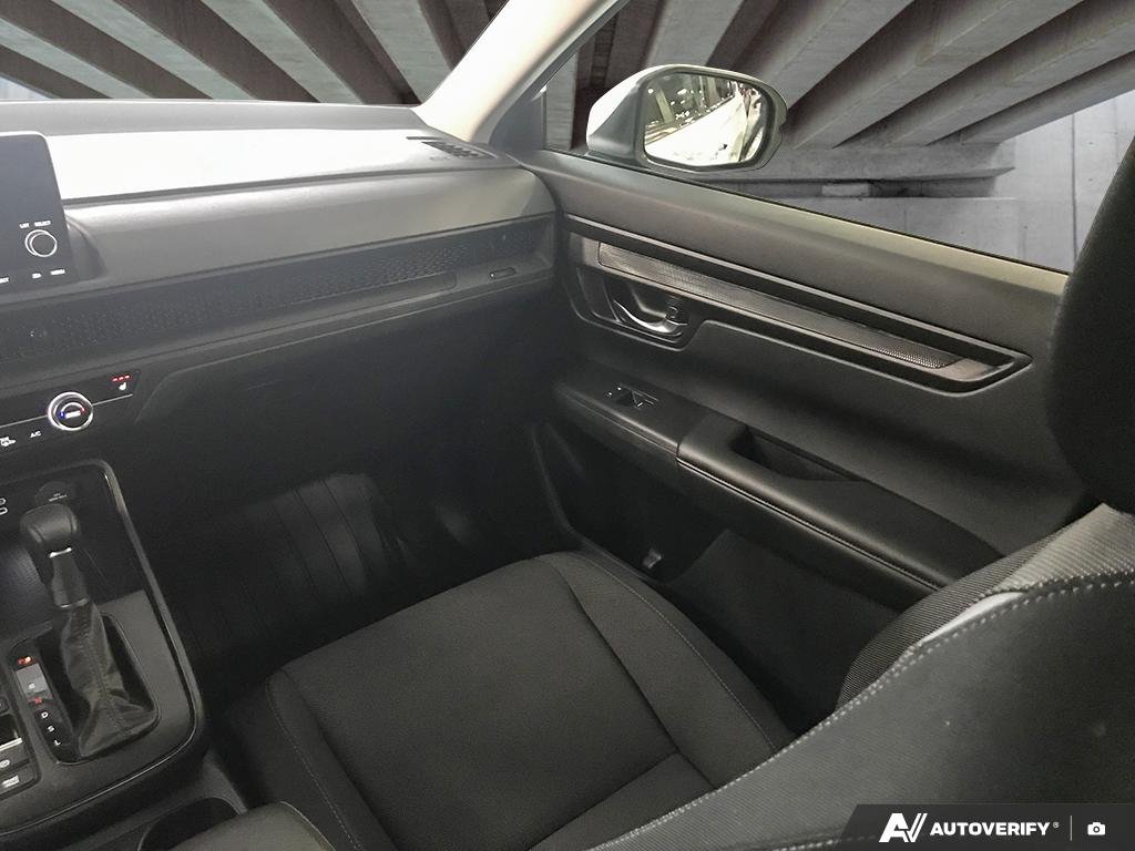 2025 Honda CR-V 2600960A | LX White Edmonton - photo #24