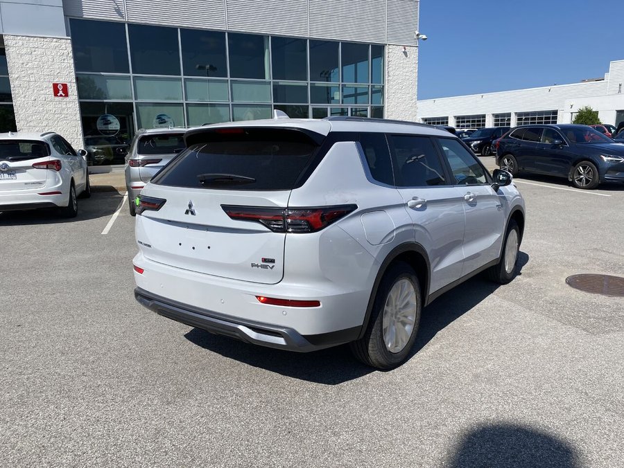 Mitsubishi Outlander PHEV SE S-AWC utilitaire sport TI 2026 Fini taillé diamant Blanc de qualité supérieure