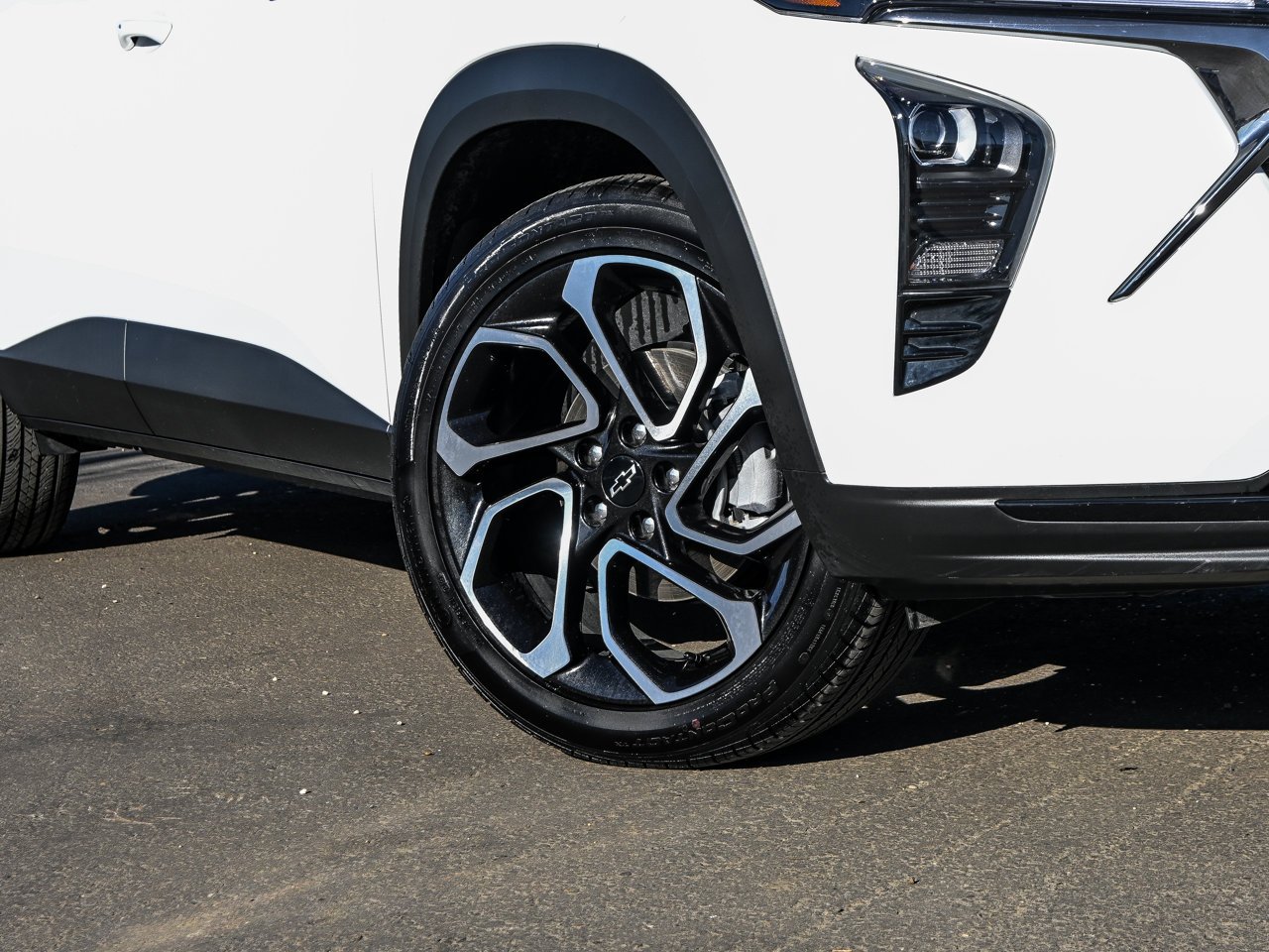 2025 Chevrolet Trax FWD 4dr 2RS White Sherwood Park - photo #5