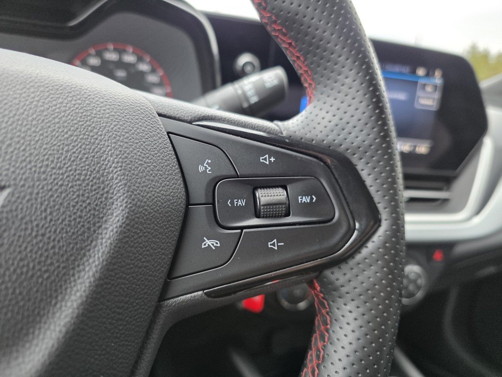 Chevrolet Trax RS 2024 Rouge Mont-Laurier - photo #23