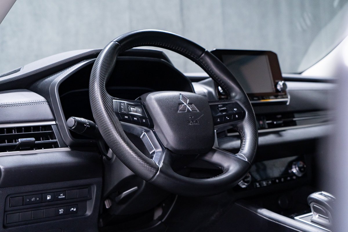 Mitsubishi Outlander PHEV ES PHEV S-AWC 7 PLACES CARPLAY 2023 Gris Montréal - photo #8