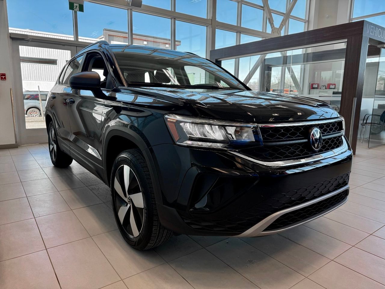 2024 Volkswagen Taos Black Notre-Dame-des-Prairies - photo #7