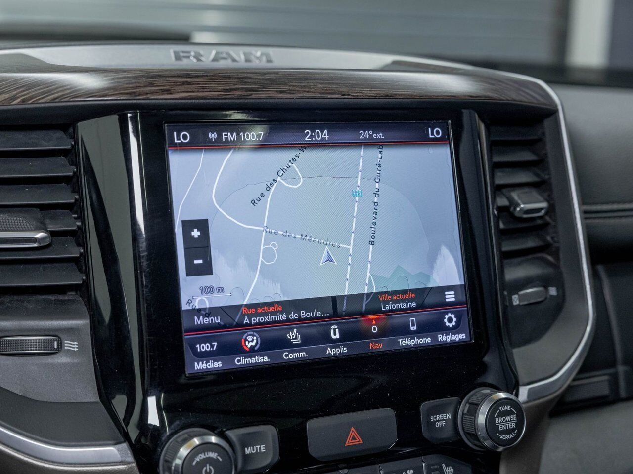 2020 Ram 1500 LARAMIE CREW 4X4 V8 *TOIT* NAV CUIR SIÈGES VENTIL Granite Crystal Saint-Jérôme - photo #4