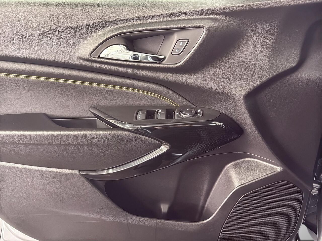 Chevrolet Trax ACTIV 4 portes TA 2026 GRIS STERLING METALLISE Saint-Hyacinthe - photo #10