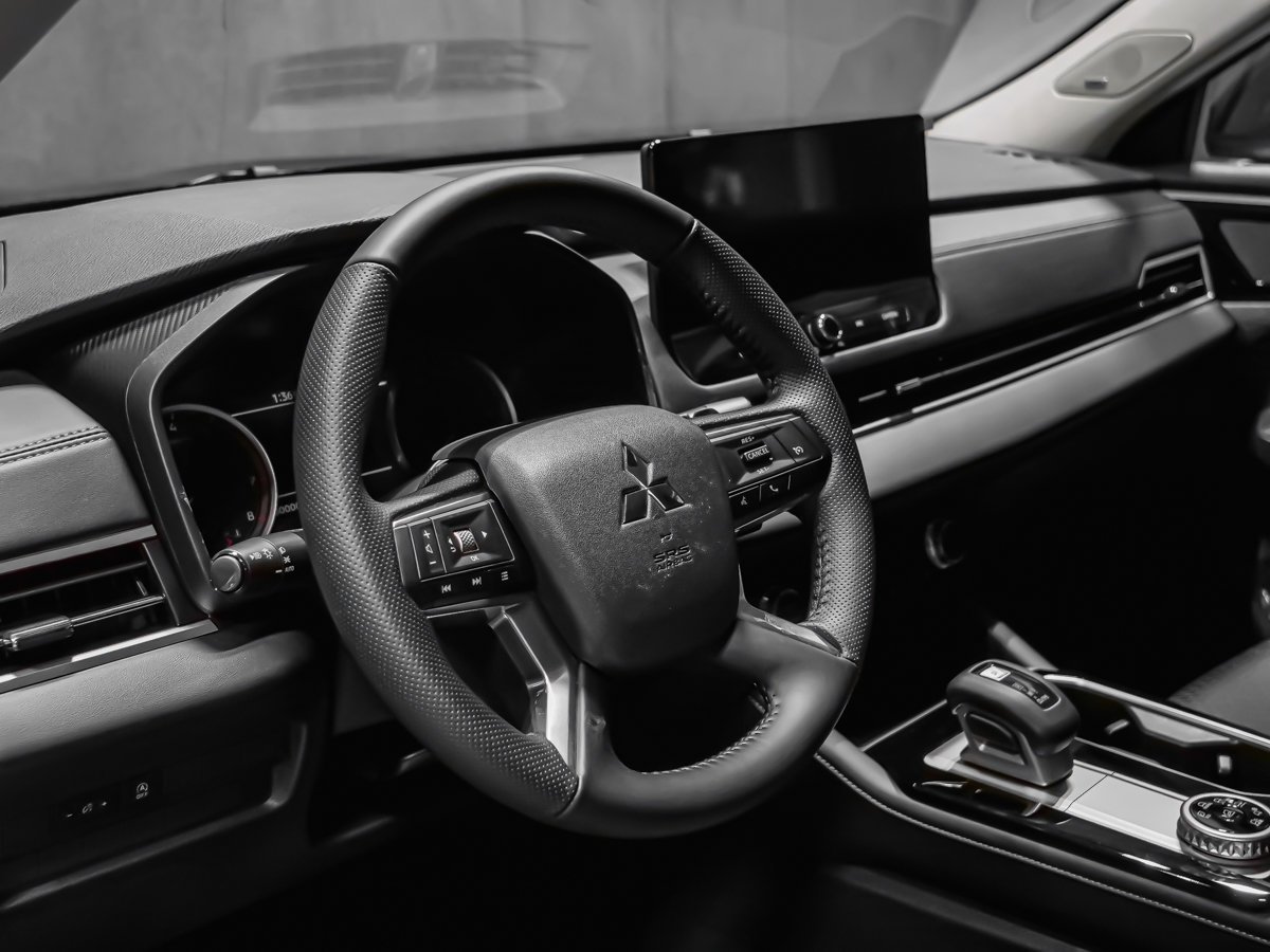 Mitsubishi Outlander ES 2026 Gris plomb Montréal - photo #10