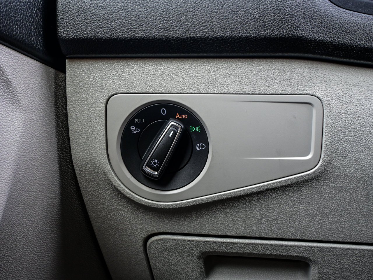 2024 Volkswagen Tiguan Highline R-Line 4MOTION White Sherwood Park - photo #21
