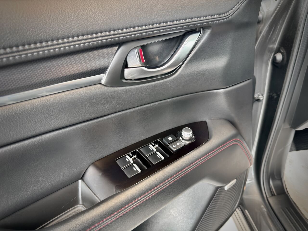 2023 Mazda CX-5 Grey Notre-Dame-des-Prairies - photo #32