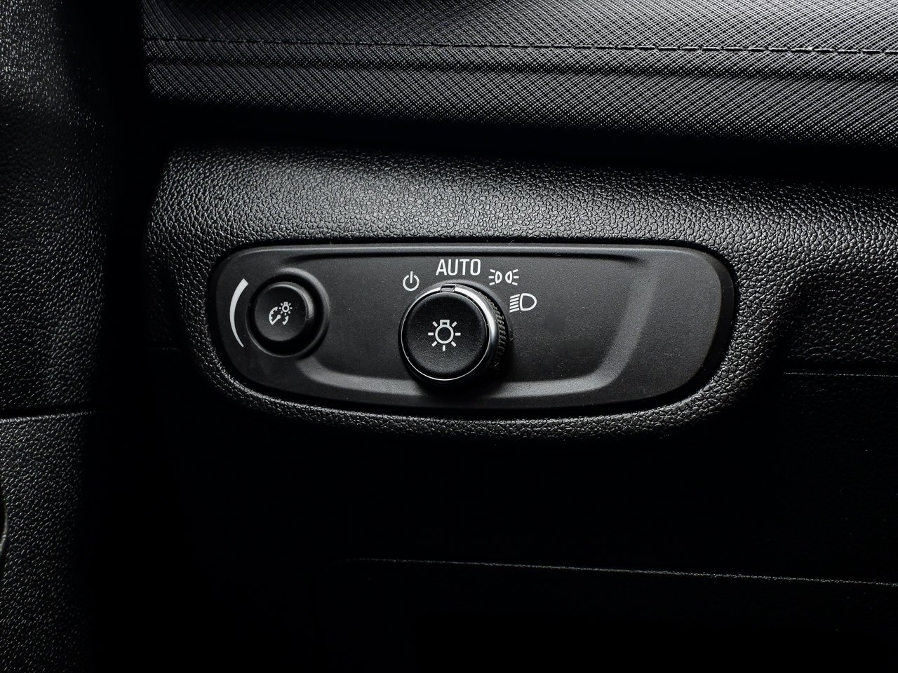 2024 Chevrolet Trailblazer AWD 4dr LS Blue Sherwood Park - photo #18