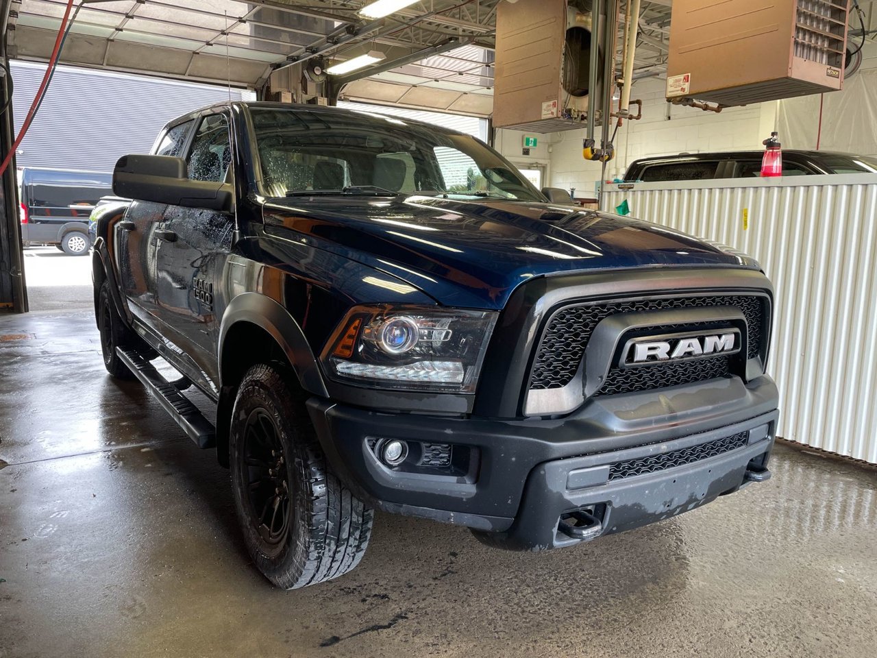 Ram 1500 Classic WARLOCK CREW 4X4 *CARPLAY* GR COMMODITÉ GR LUXE 2021 Bleu Saint-Jérôme - photo #8