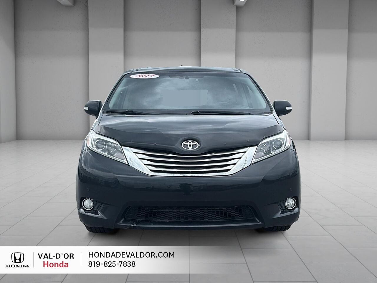 Toyota Sienna XLE 7 places 5 portes AWD 2017 Noir Val-d'Or - photo #1