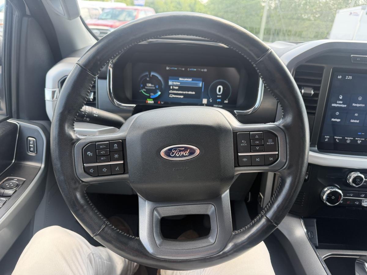 2023 Ford F-150 Lightning White  - photo #9